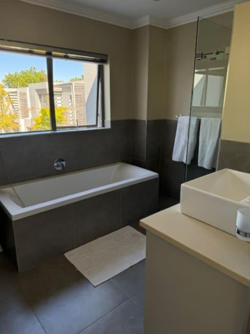 Luxury Townhouse In Stellenbosch Central Exterior foto