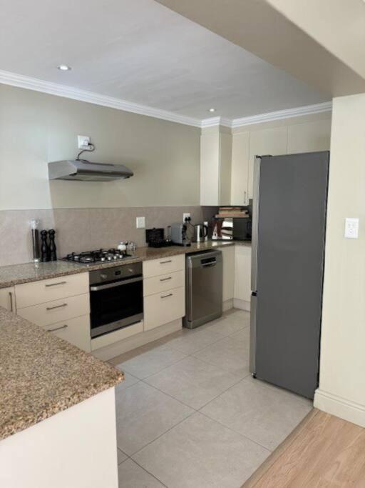 Luxury Townhouse In Stellenbosch Central Exterior foto