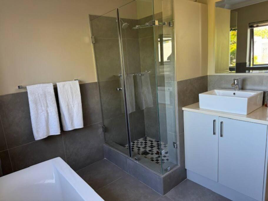 Luxury Townhouse In Stellenbosch Central Exterior foto
